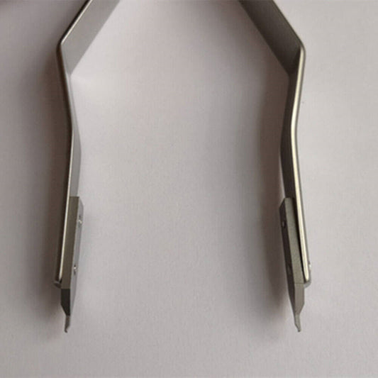 Bergeon 7825 spring bar tweezers for precise watch repair and strap adjustments.