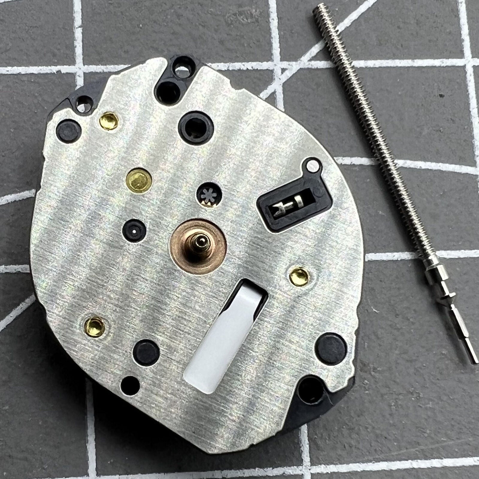 Hattori Epson AL21 Quartz watch movement for precise timekeeping in watch accessories.