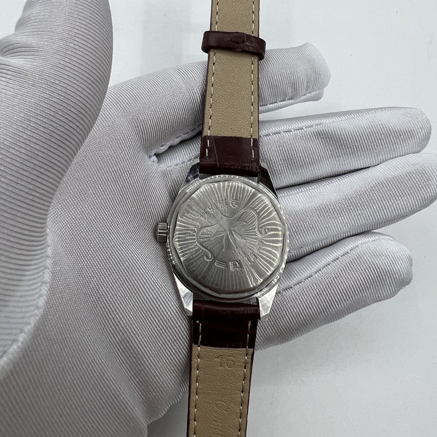 HONGLIAN 32mm manual watch with 17 jewels, Roman numerals, elegant vintage design for watch enthusiasts.