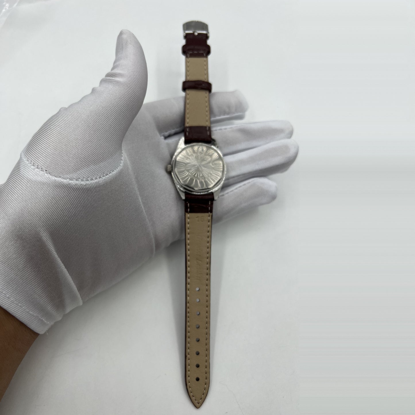 HONGLIAN 32mm manual mechanical watch with 17 jewels and Roman numerals, elegant vintage design.