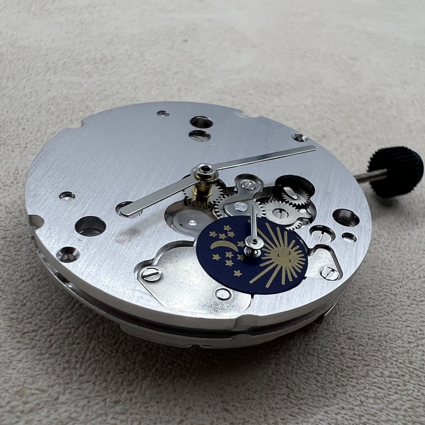 Modifiziertes Dandong 2824 Automatisches mechanisches Uhrwerk Mondphase bei 6