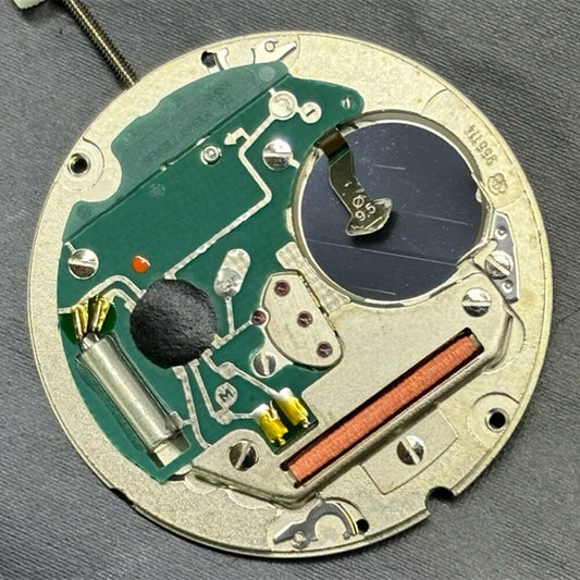 Swiss Made ETA955.114 quartz watch movement with single calendar date at 3 o'clock for precise timekeeping.