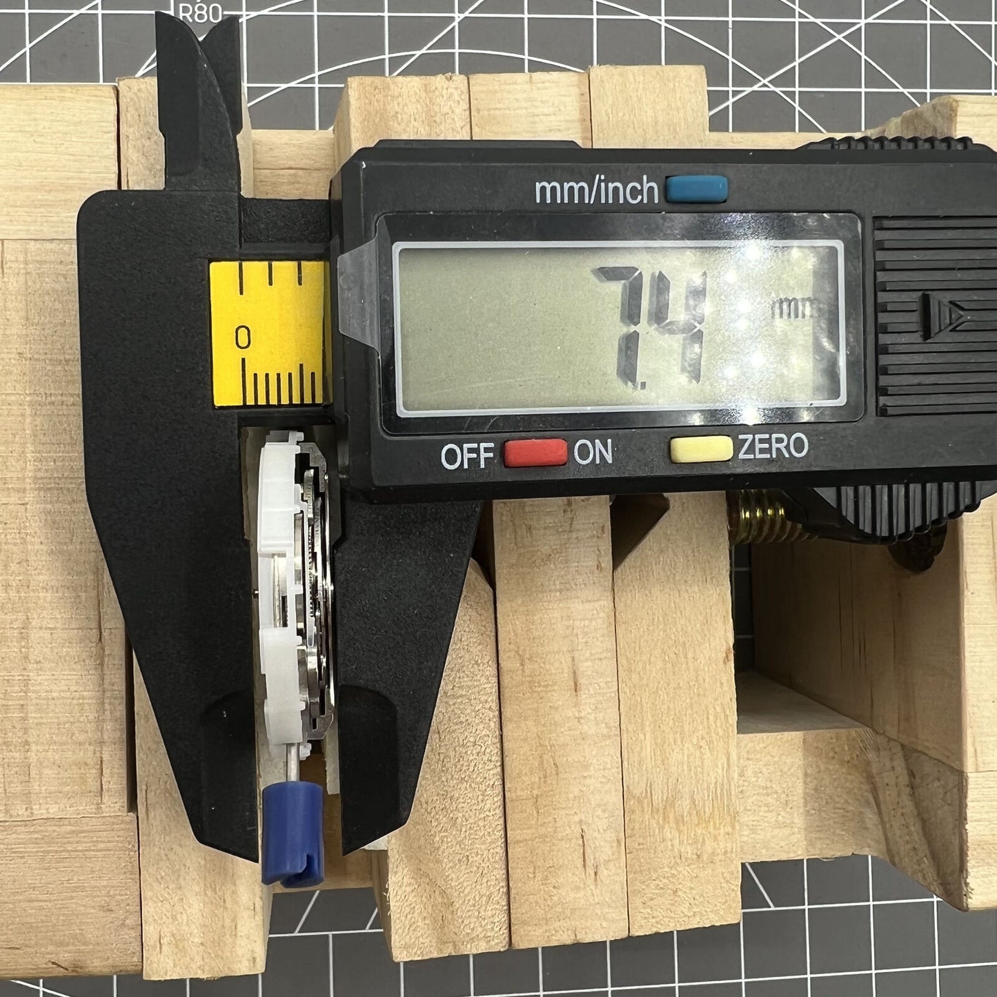 Japan Epson YN55 watch movement displaying precise mechanical parts with single calendar function for reliable timekeeping