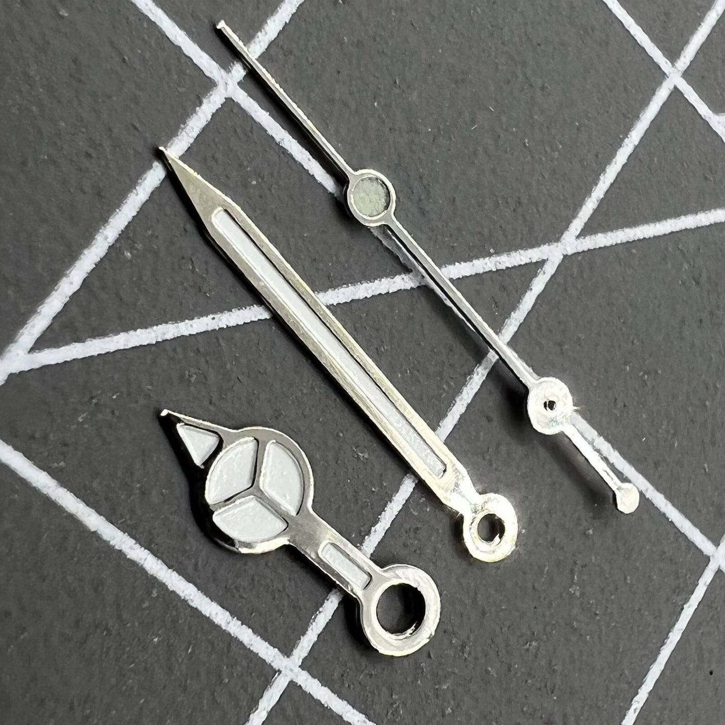 13 mm silberner Rand mit grünem Leuchtzeiger für das Quarzwerk Ronda 515