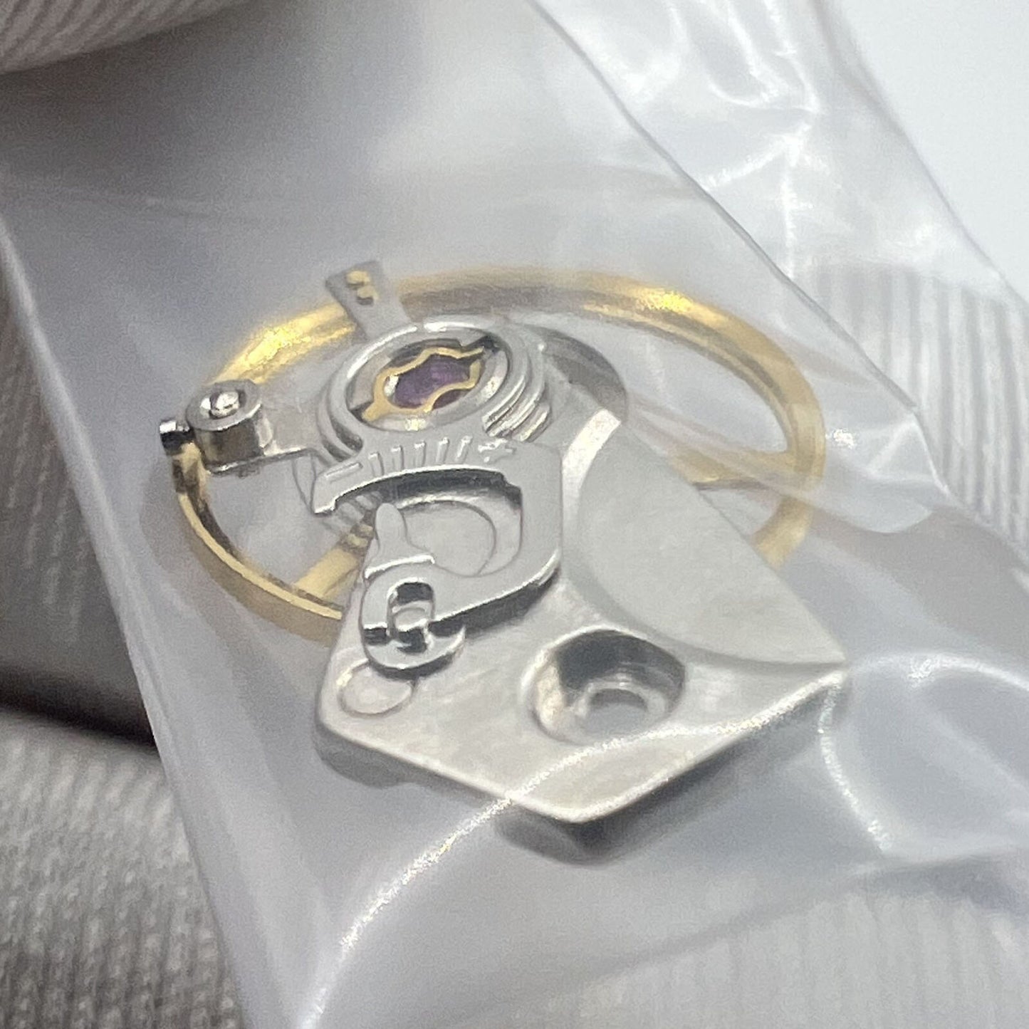 Balance wheel with splint for Dandong 7750 movement, 28800 vibration frequency, precise watch repair part.