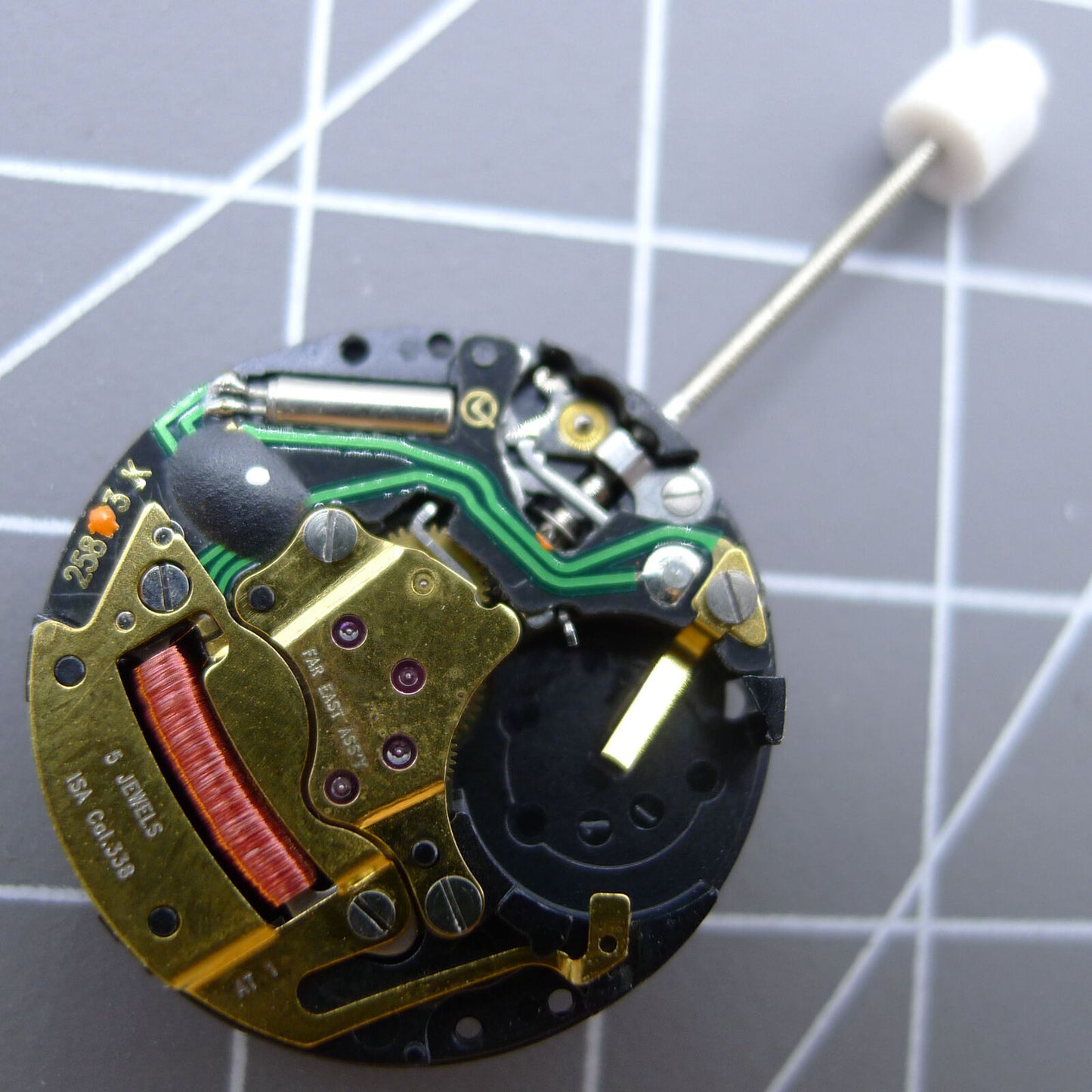 Schweizer Uhrwerk ISA 338, Quarzwerk, Uhren, 3 Zeiger, Datum bei 3