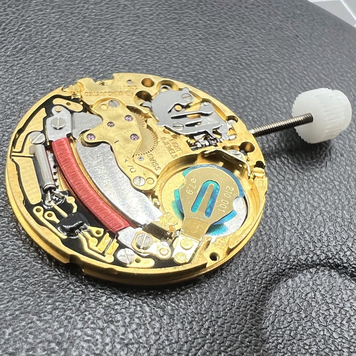 ETA 210.011 Quarzwerk, Swiss Made, 2 Zeiger, Einzelkalender, Originalwerk
