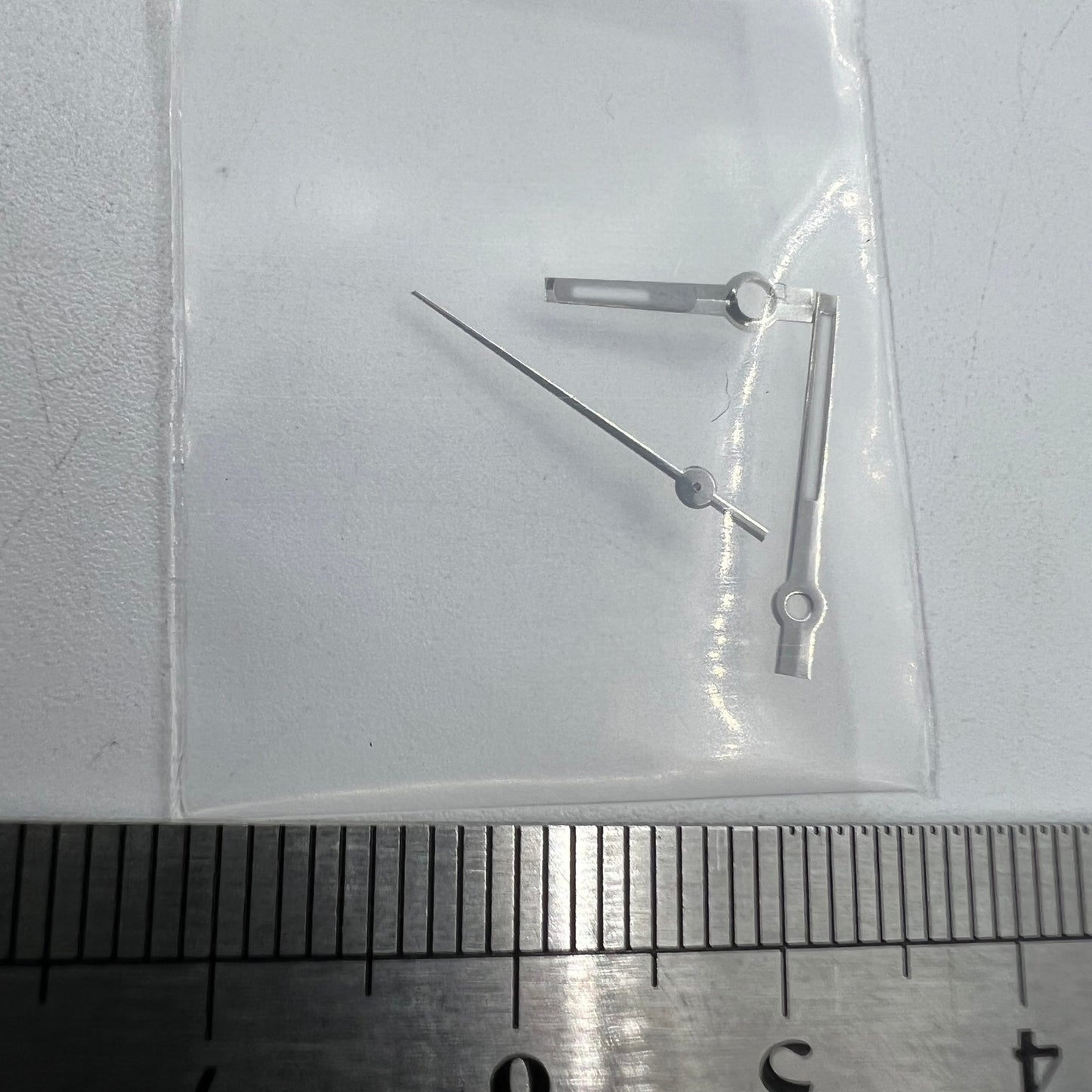 Silver-trimmed green luminous watch hands for NH35/NH36/4R/7S movements, adding visibility and style.