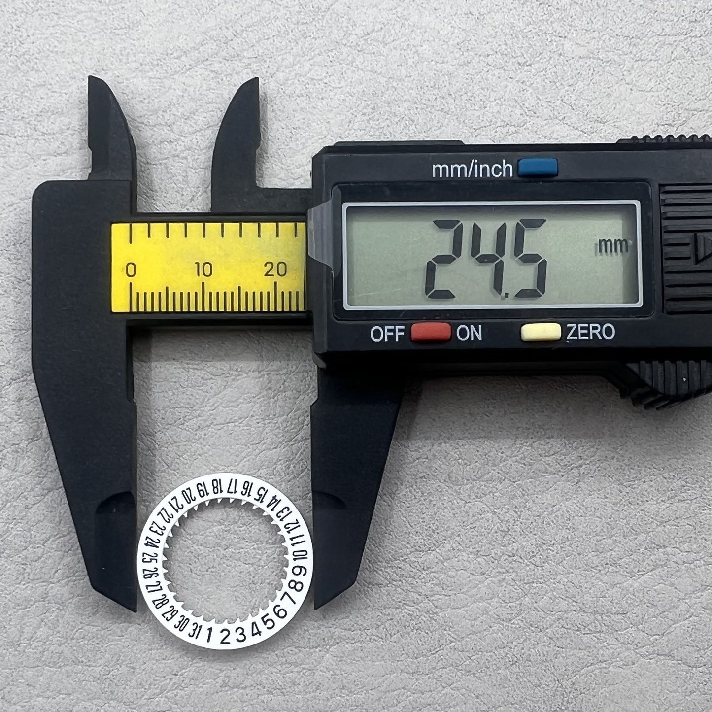 2 PIECES White Date Disk Wheel Date Wheel Date At 6 Fit for Movement NH35 NH36