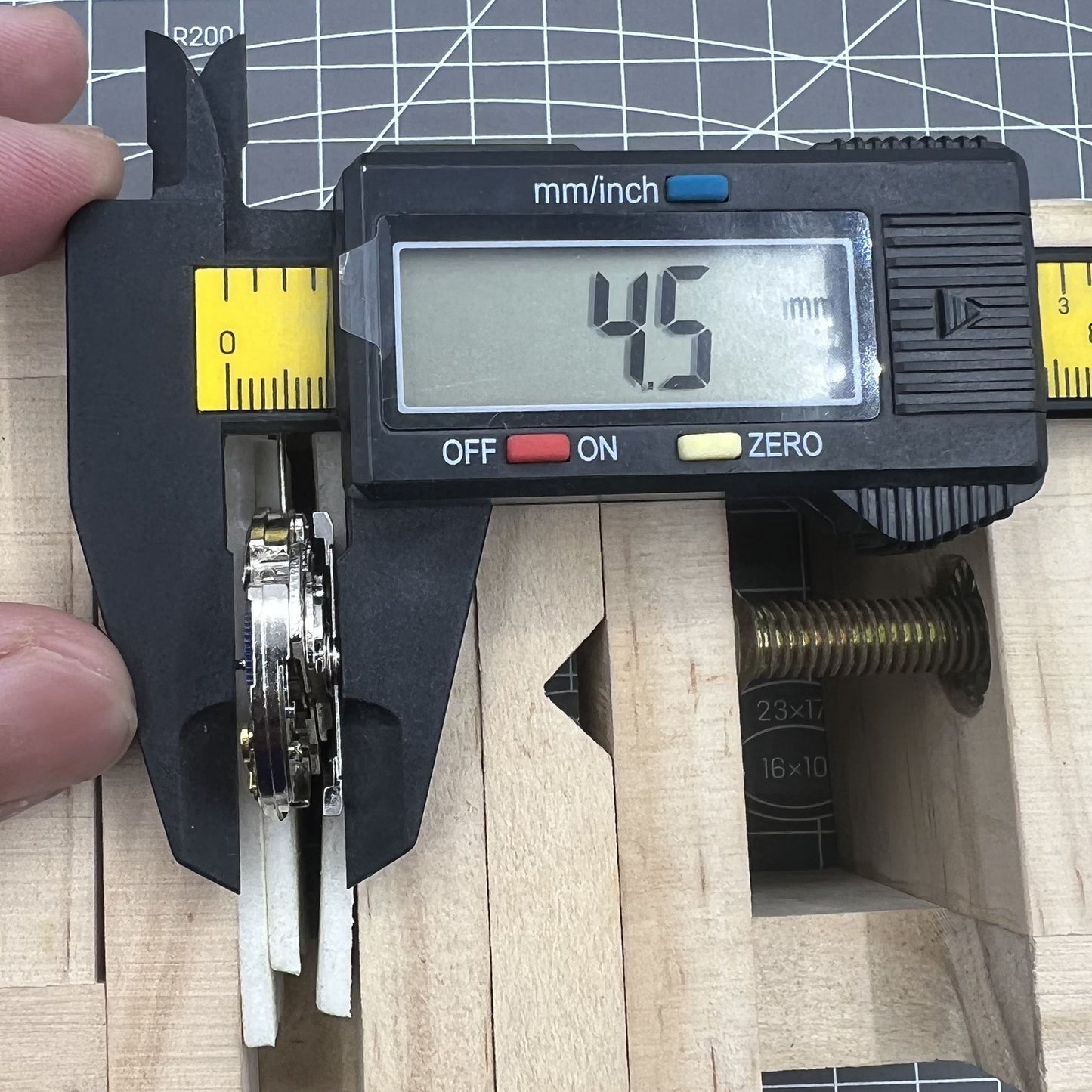 Automatisches mechanisches Uhrwerk Mondphase bei 6 Uhr freier Unruhrad