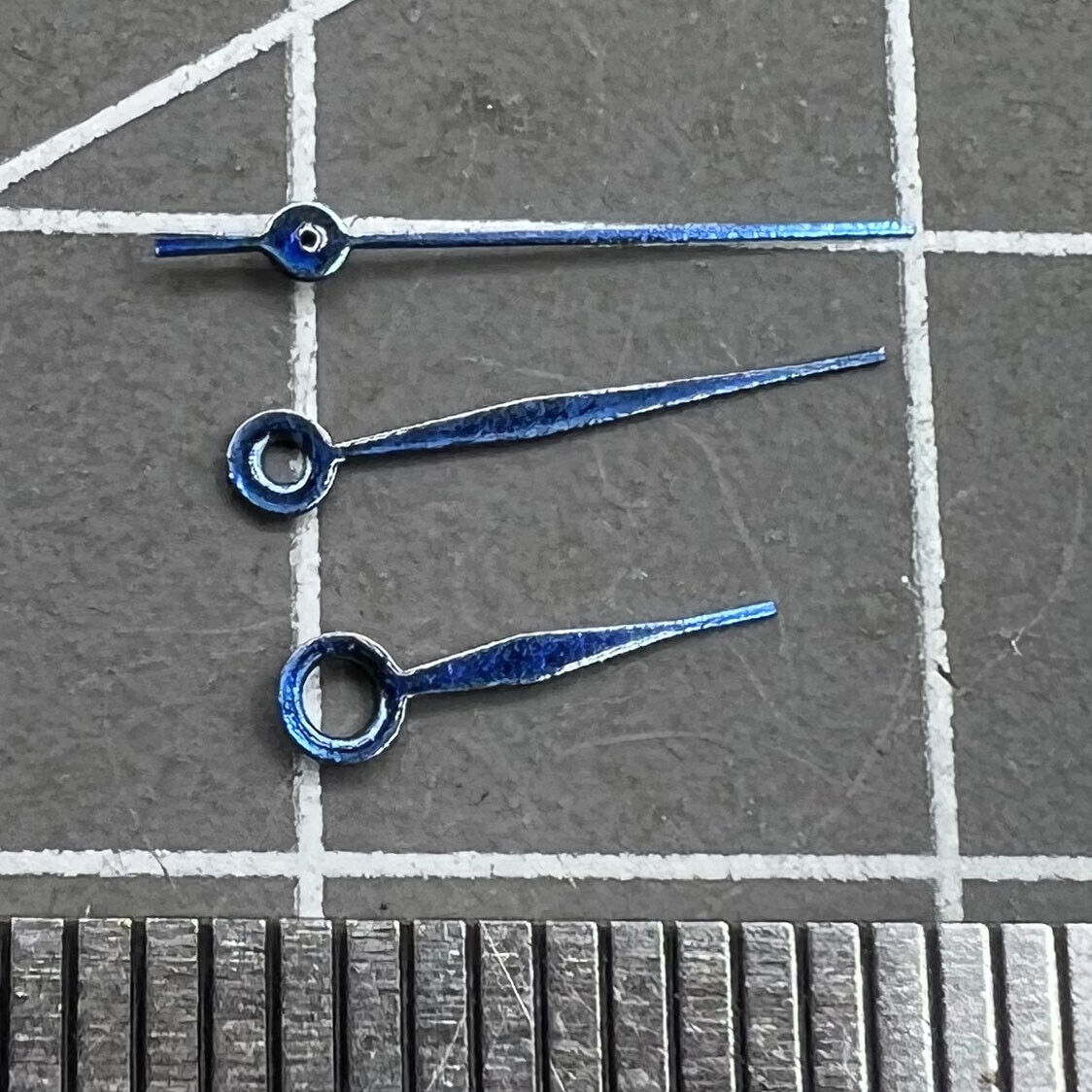 10mm blue diamond-shaped watch hands compatible with Miyota 2035 quartz movement, precise design.