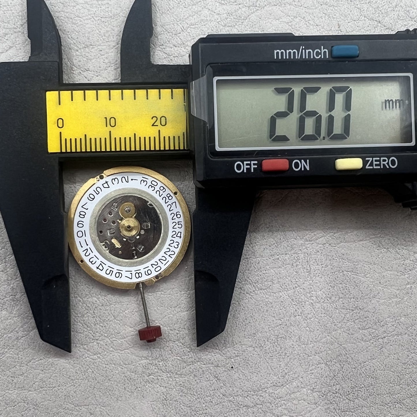 Swiss Ronda 1016 Quartz Watch Movement Date at 3