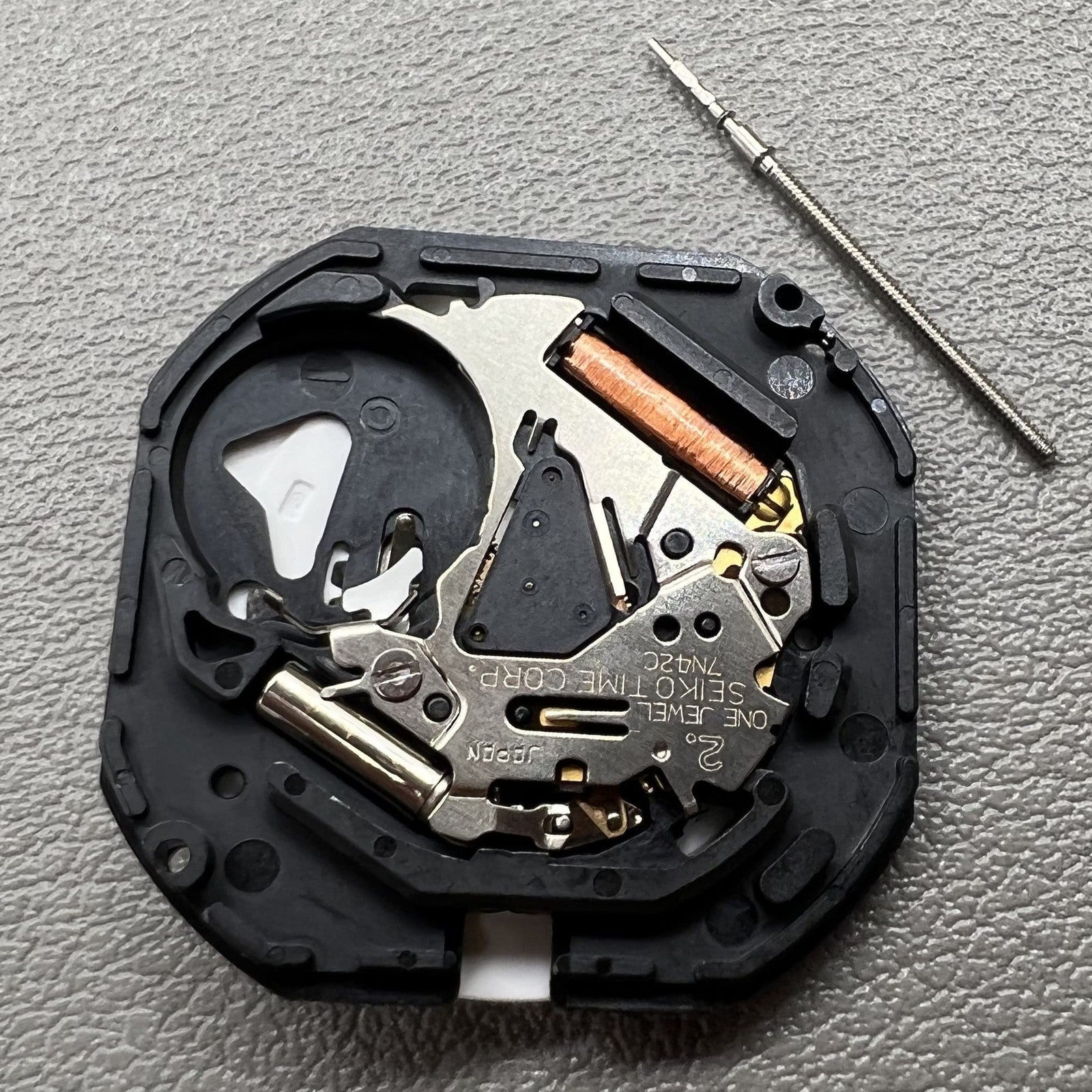 Seiko 7N42C quartz watch movement with precise Japanese craftsmanship and reliable timekeeping features.