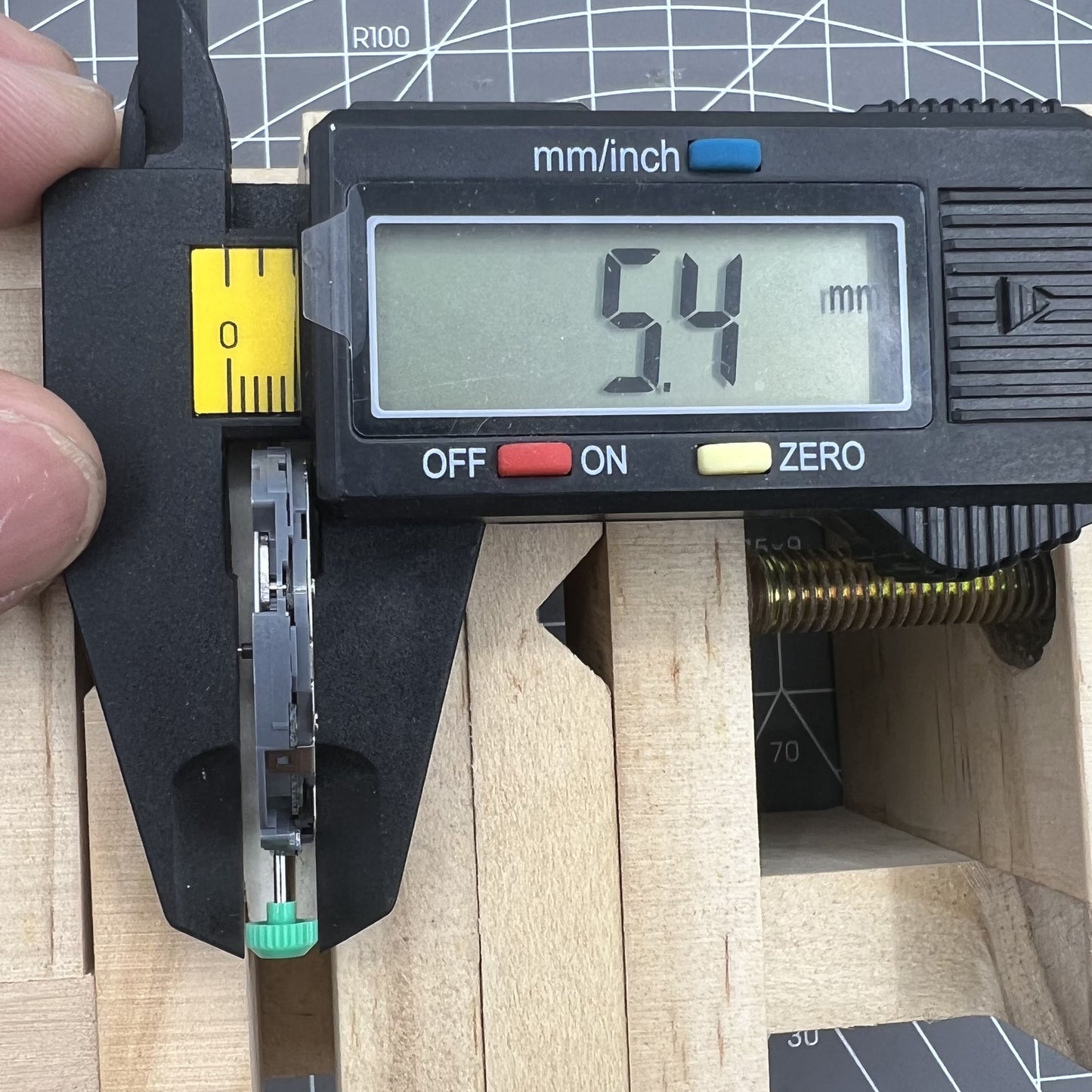 Mouvement à quartz Miyota 0T45 OT45 fabriqué au Japon, date à 3 heures
