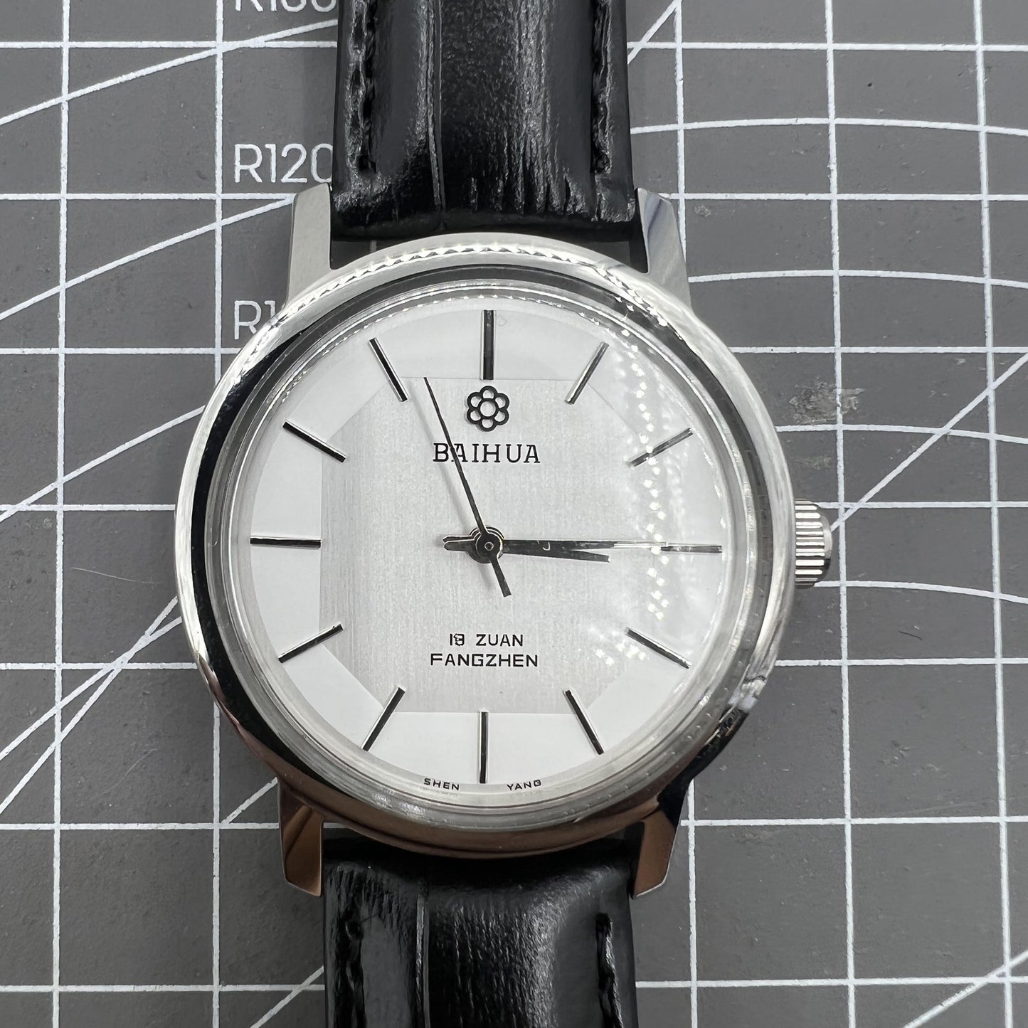 China Baihua 37mm manual watch with silver dial, 19 jewels, shock-resistant for lasting durability
