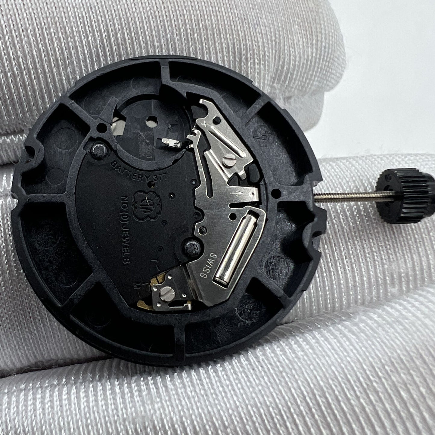 Swiss Made ETA 805.112 quartz watch movement with 3 hands, precise and reliable for watch repairs and accessories.