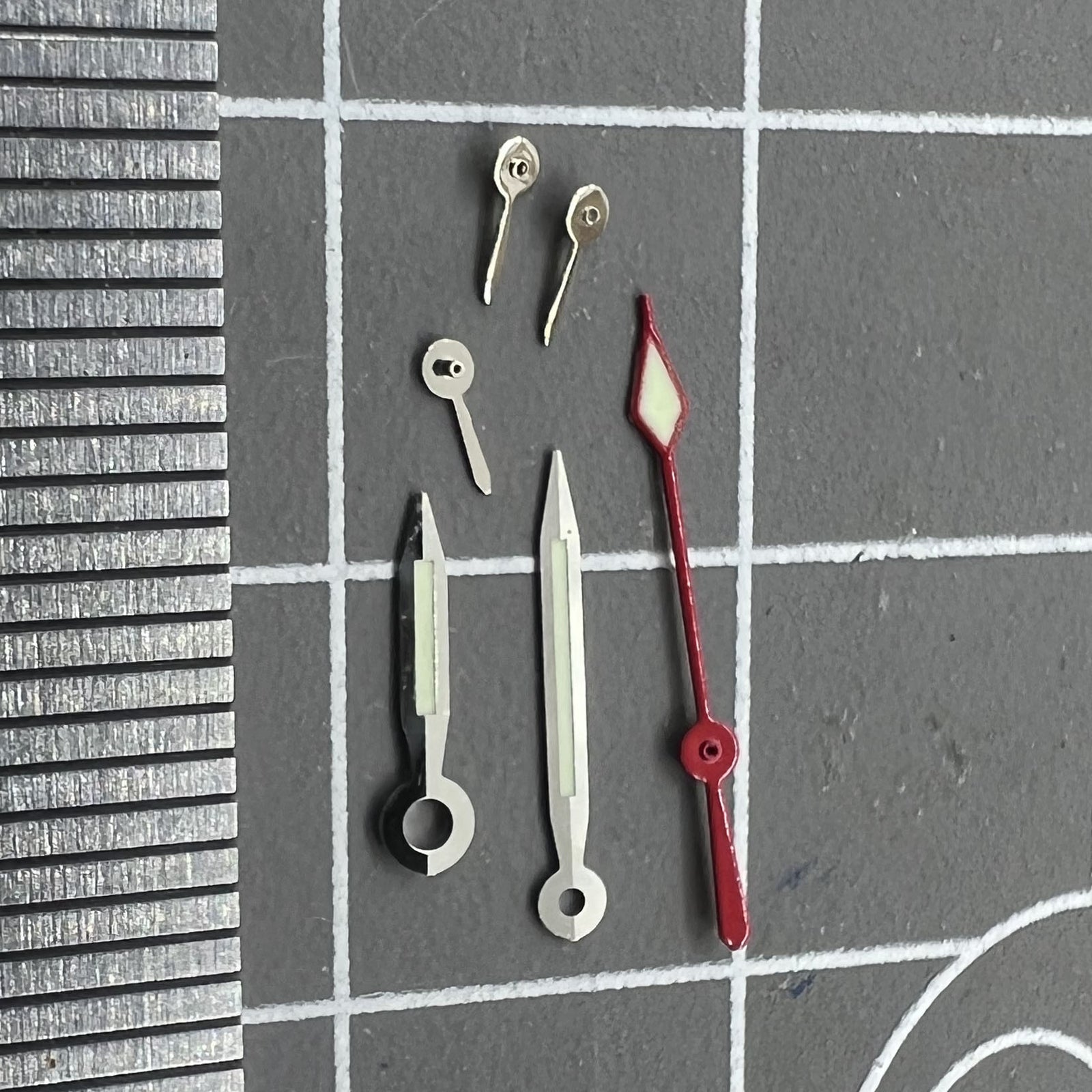 Set of 6 silver-trimmed green luminous watch hands, 10.5mm, for China Made 7120 movement precision.