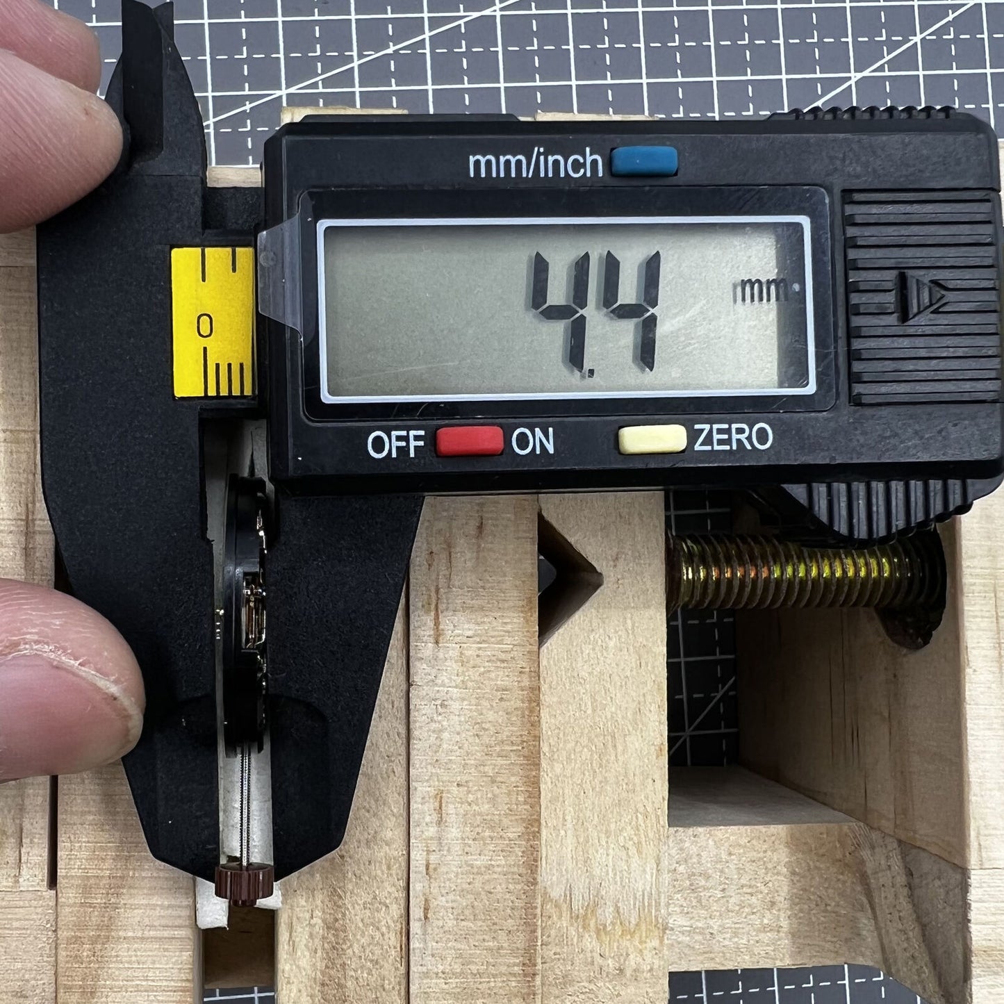 Ronda 505 Datum bei 6 Quarzuhrwerk