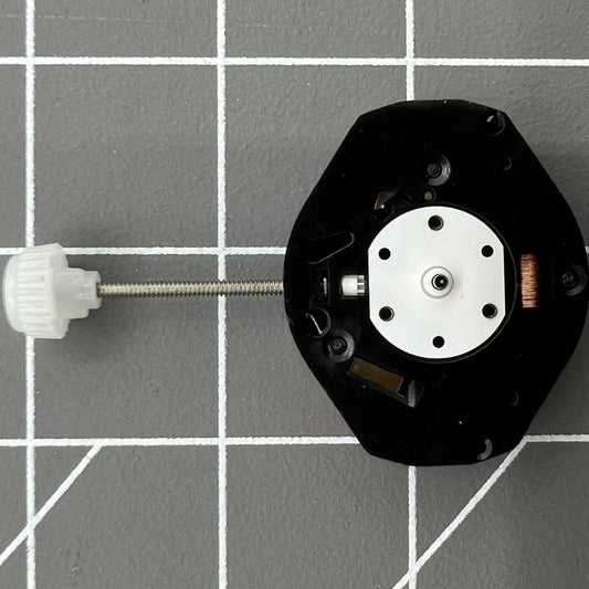 Sunon SL68 quartz watch movement with 3 hands, precise timekeeping for watch accessories.