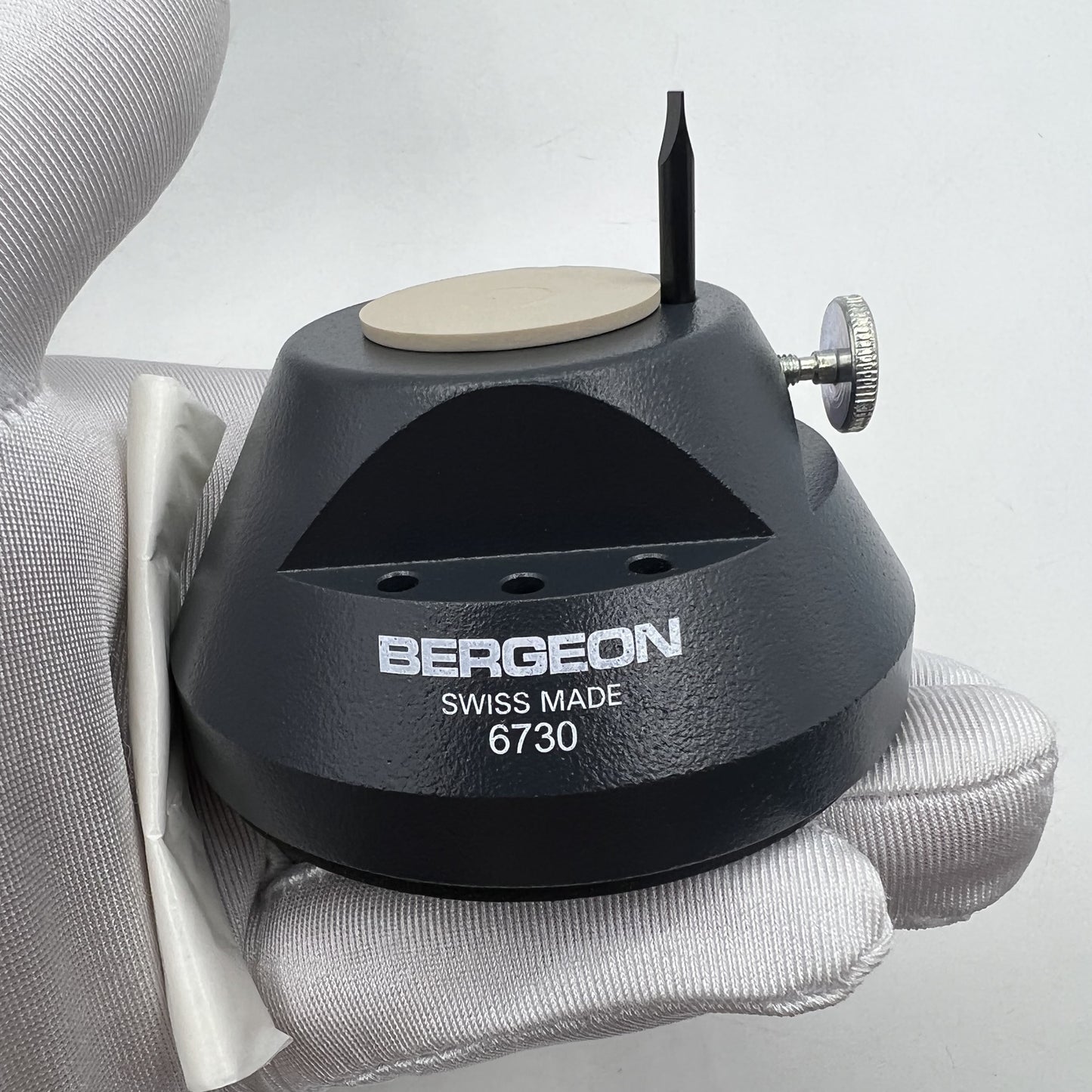 Bergeon 6730 precision tool for secure watch bracelet screw holding and removal.