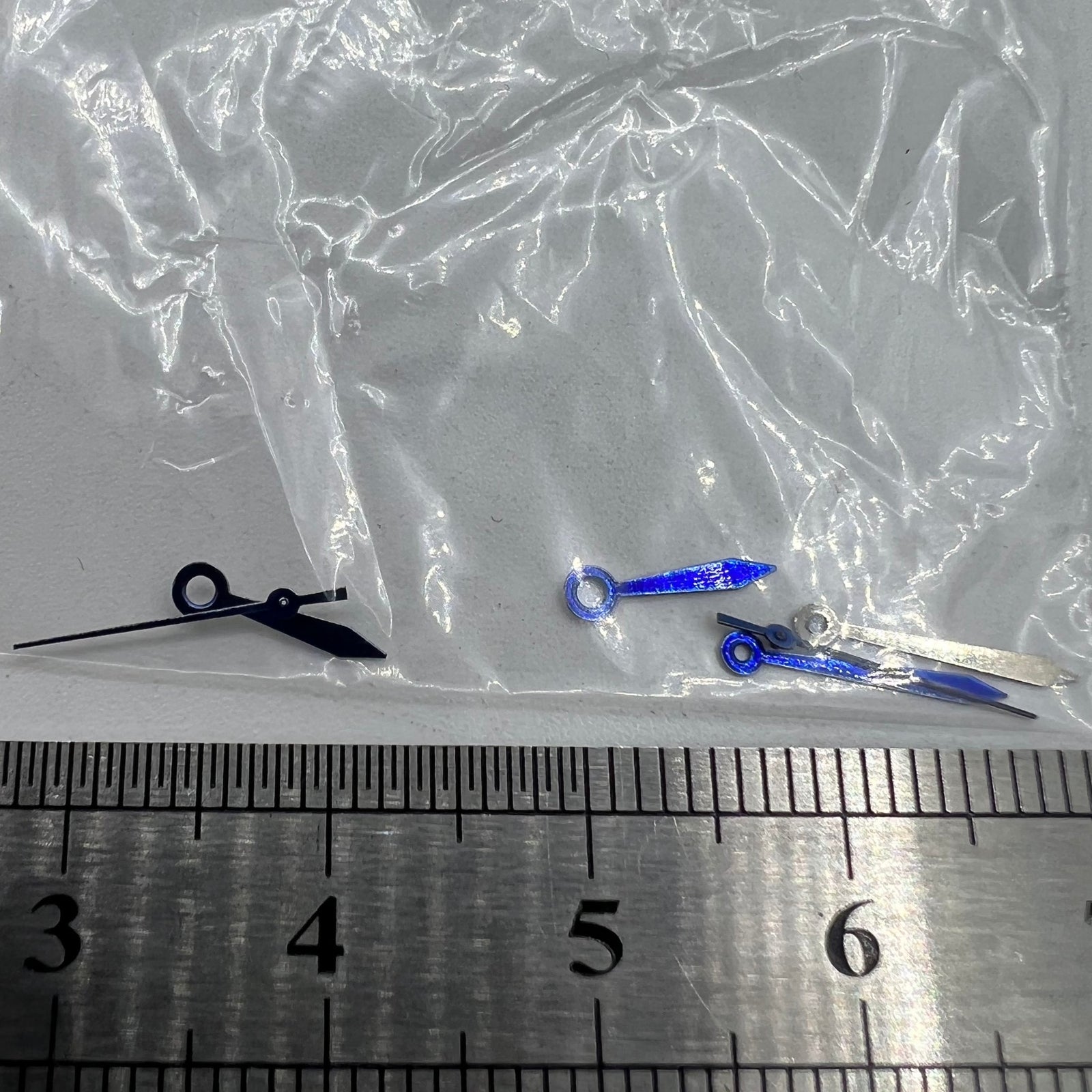 11mm blue arrow-shaped watch hands by Miyota for 2035 quartz, sleek design, no lume, enhanced precision.