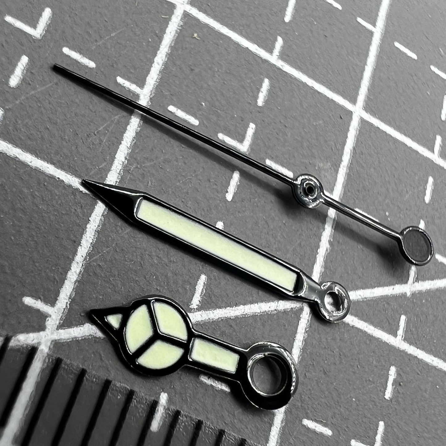Leuchtende gr�ne Uhrenzeiger Set f�r NH35 NH36 Uhrwerk von HH-B-5, pr�zise ablesbar bei Dunkelheit