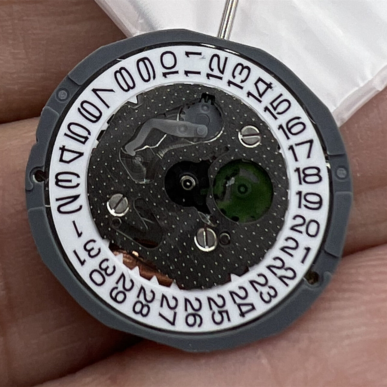 Miyota 1L12 Japan quartz movement watch with date display at 3 o'clock for precise timekeeping