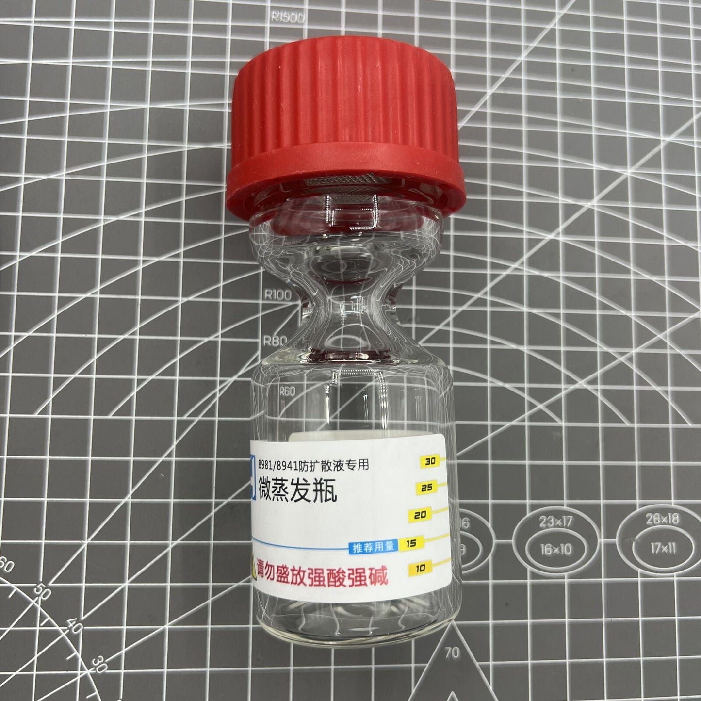 Bouteille d'entretien pour montres, compatible avec les modèles <tc>ETA</tc> 8940, 8941, 8950 et 8951.