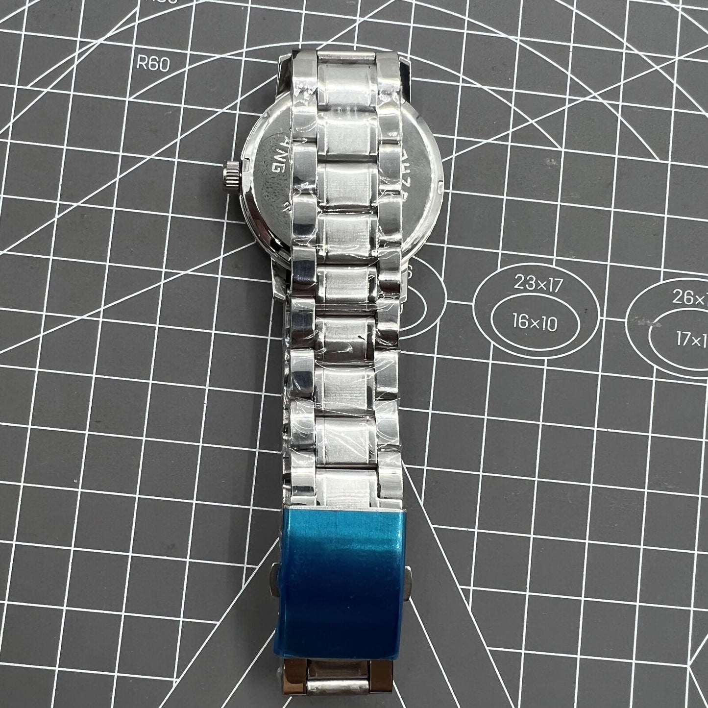 China Baihua 37mm manual mechanical watch with silver dial, 19 jewels, and shock-resistant casing.