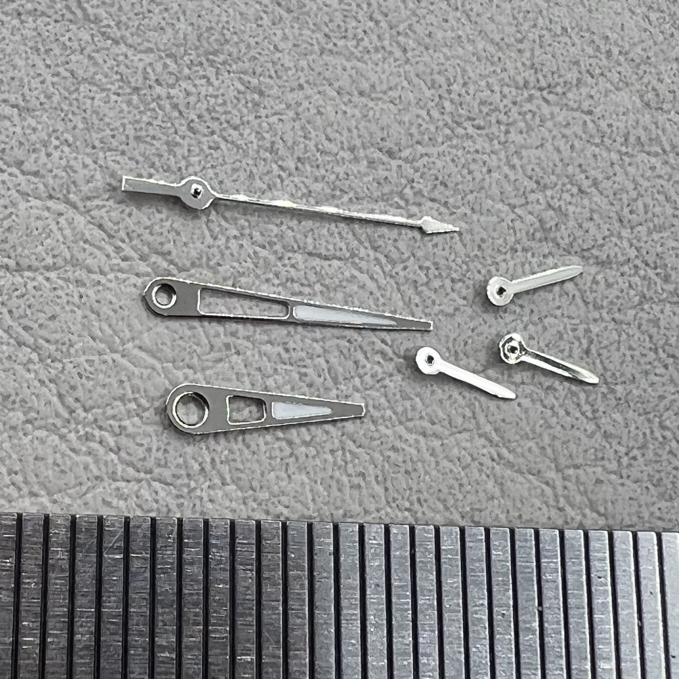 2 Sets/Pack 11mm Pointed Silver Trim Green Lume Hands Set for VD53 VD54 VD57