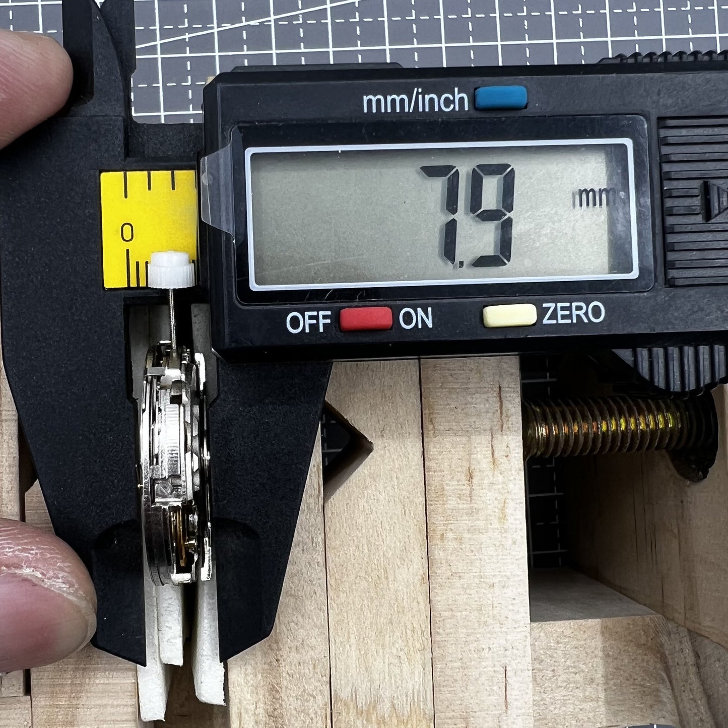 8205 2813 Automatic Mechanical Movement Single Calendar