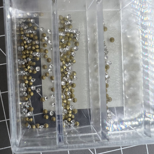 Box of 1000 Middle East diamond watch rhinestones, perfect for stylish stone repairs and customization.