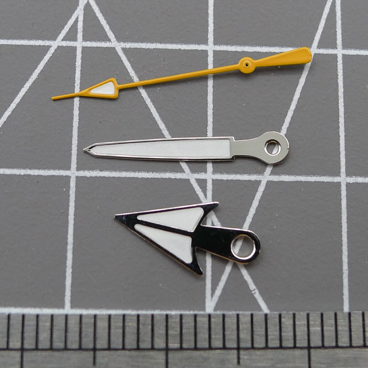 Green luminous 15mm yellow second watch hands with silver trim for Miyota NH35/NH36, ideal for precise timekeeping.