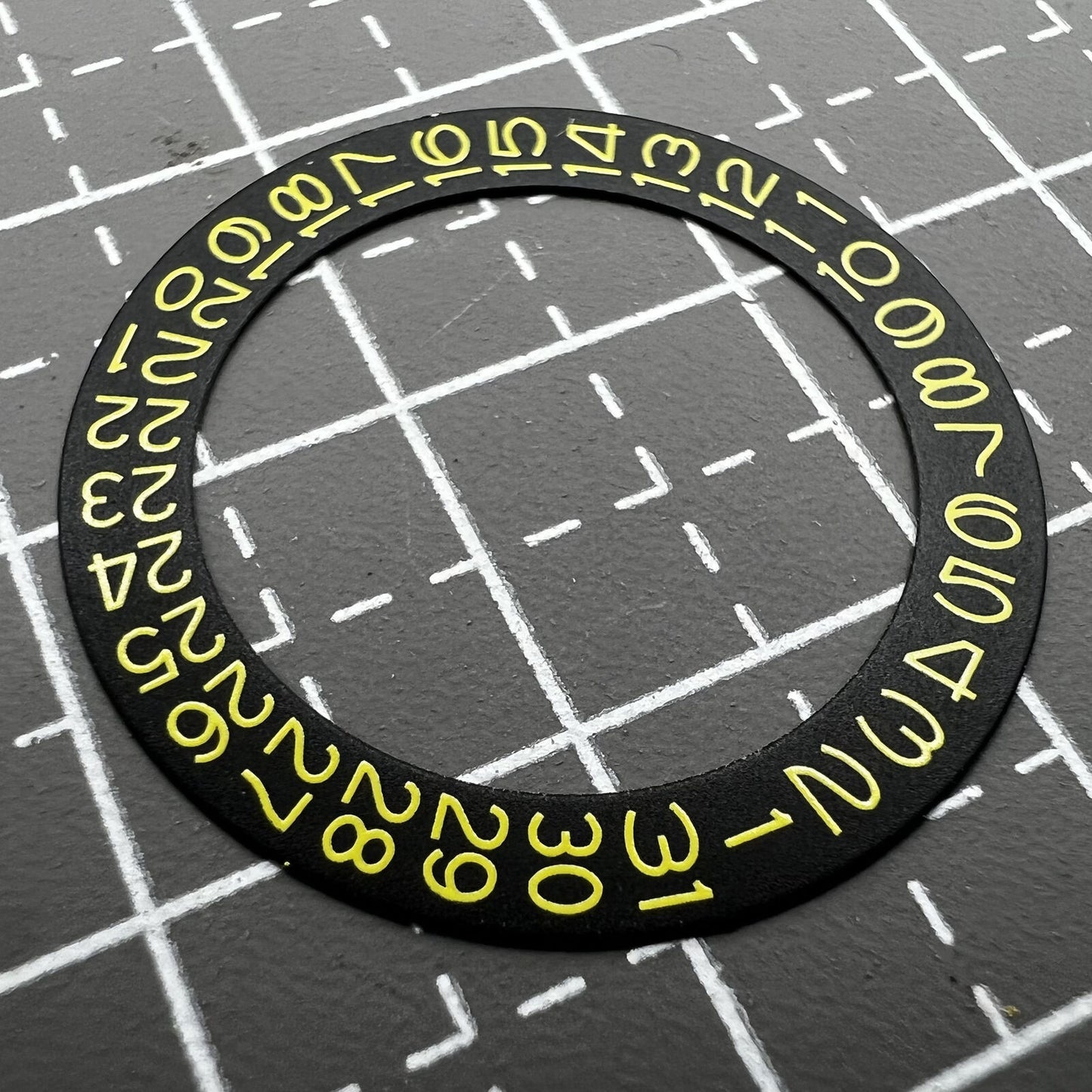 Black Background Yellow Character Date Disk Date Wheel for NH35 NH36 Movement