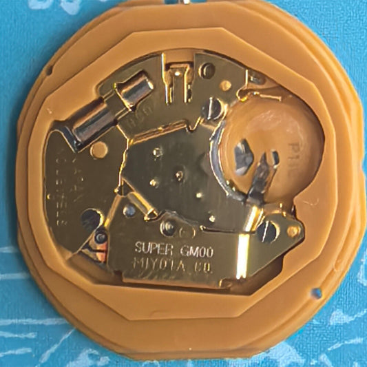 Miyota GM00 Japan Quartz watch movement with red English and Chinese characters dial detail.