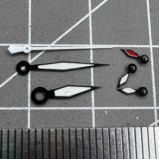 Green luminous watch hands with white and black trim for PE70 movement, ideal for precise timekeeping.