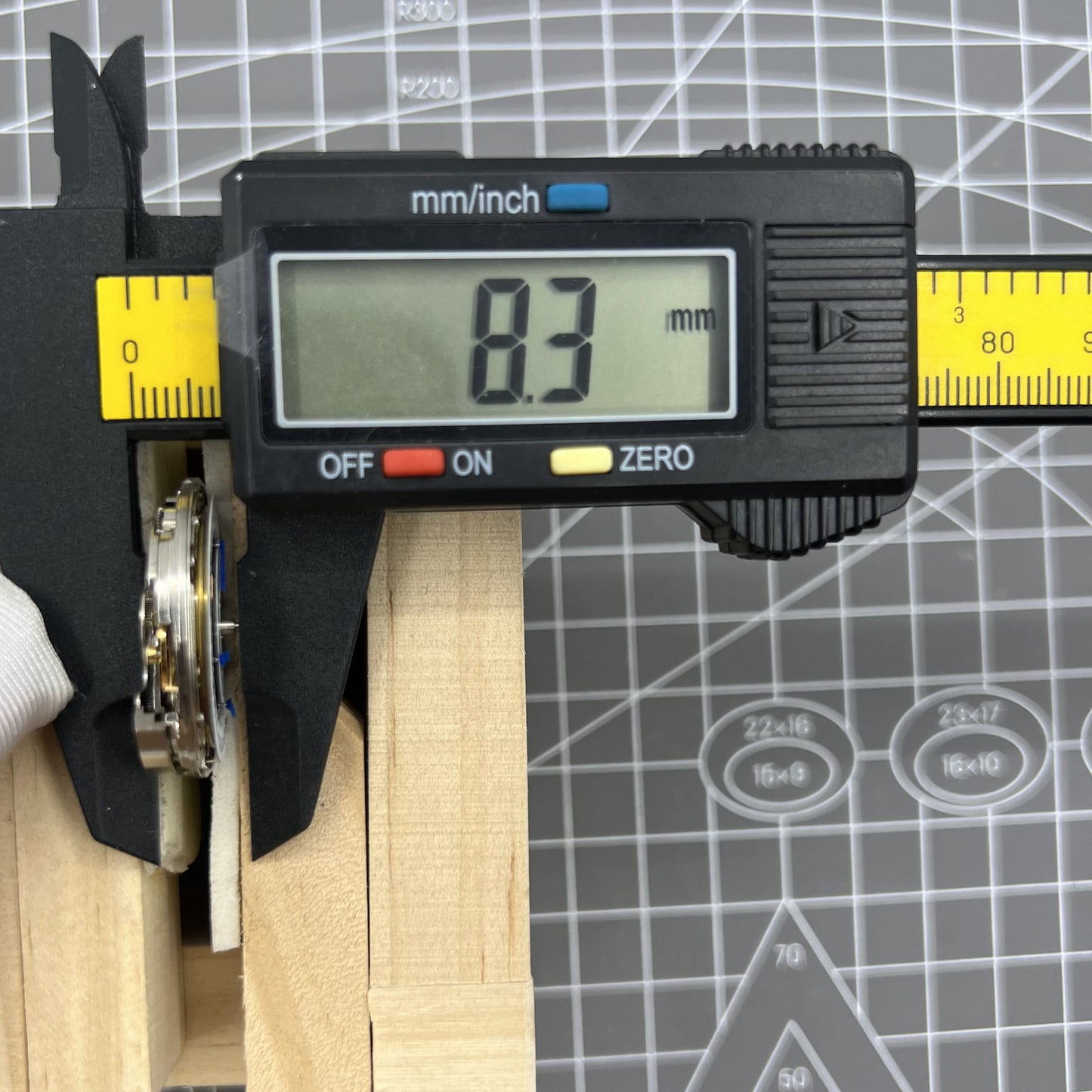 HZ2350 Automatisches mechanisches Uhrwerk mit Doppelkalender