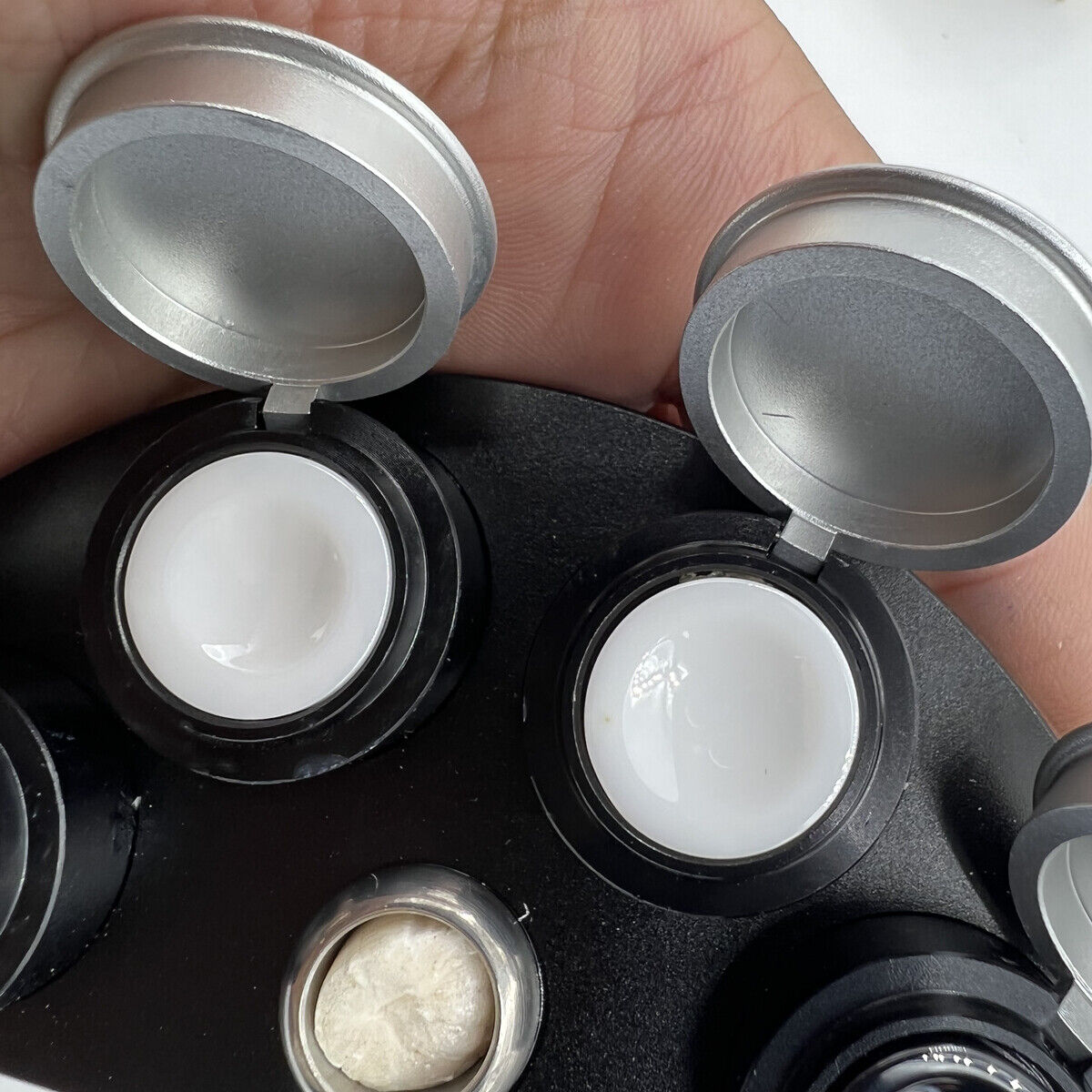 Die-cast alloy oil cup stand with 4 containers for precise watch repair, model 30180-A.