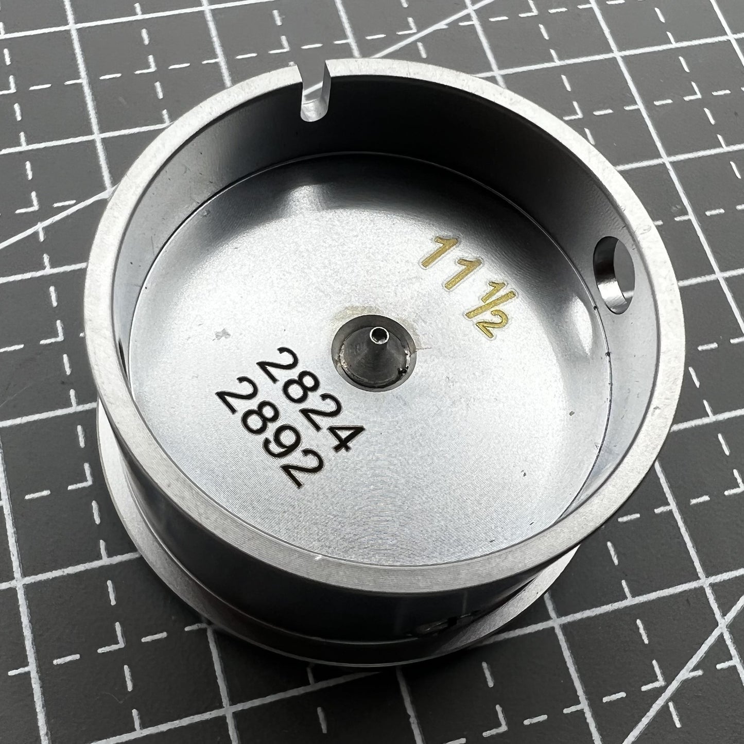 11-1/2 Ligne Movement Holder With Center Screw For Eta 2892/2824 Movement