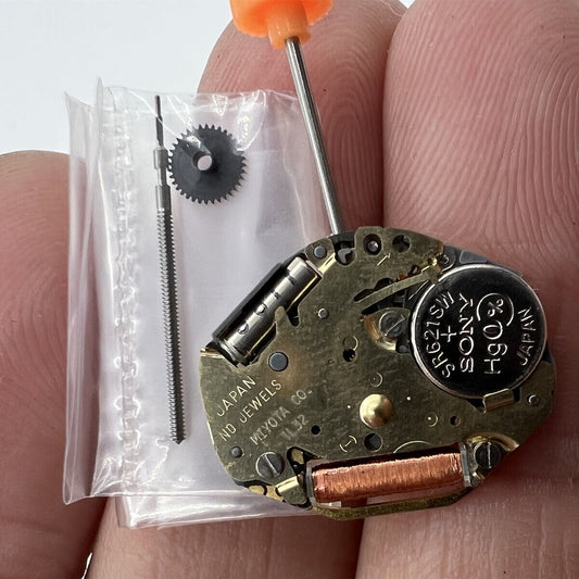Miyota 1L32 golden quartz watch movement, precision Japanese craftsmanship for accessories.