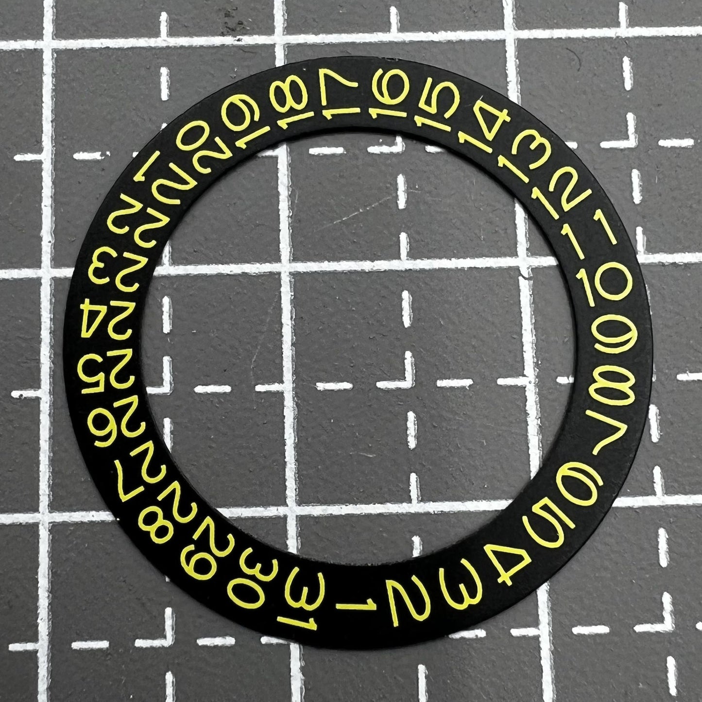Black Background Yellow Character Date Disk Date Wheel for NH35 NH36 Movement