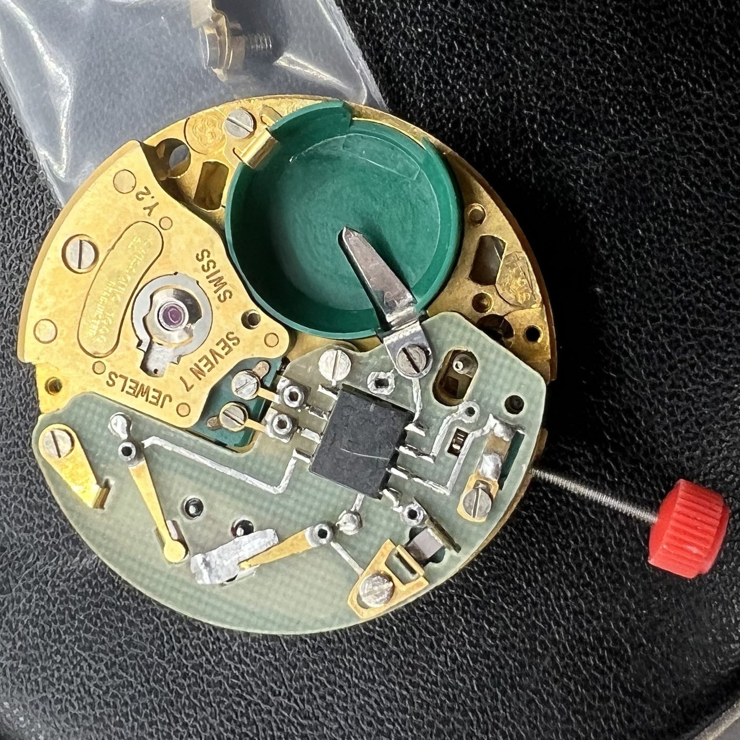 ESA 9183 Swiss quartz watch movement with double calendar and 3 hands, perfect for precision watch accessories.
