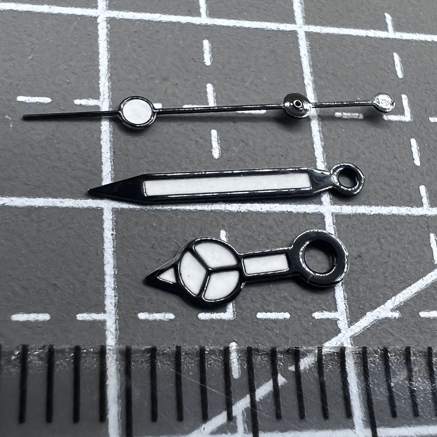 2 Sets/Packung mit schwarzem Rand und Leuchtzeigern für das mechanische Uhrwerk Seagull ST6