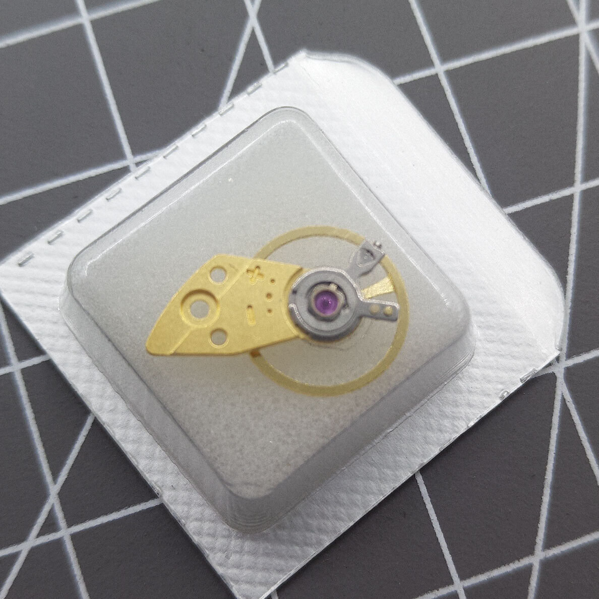Golden balance wheel with splint for Miyota 8205 8200, precision watch accessory.