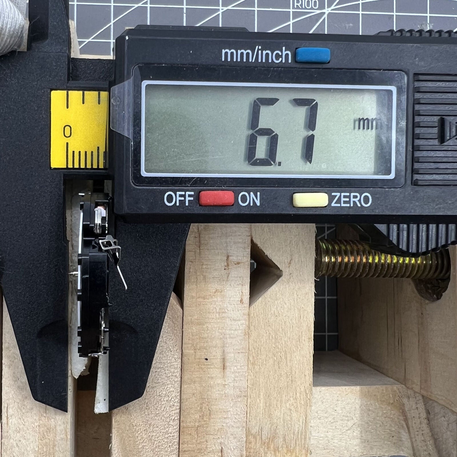 Hattori Epson VD57C quartz watch movement showing single calendar function for accurate timekeeping.