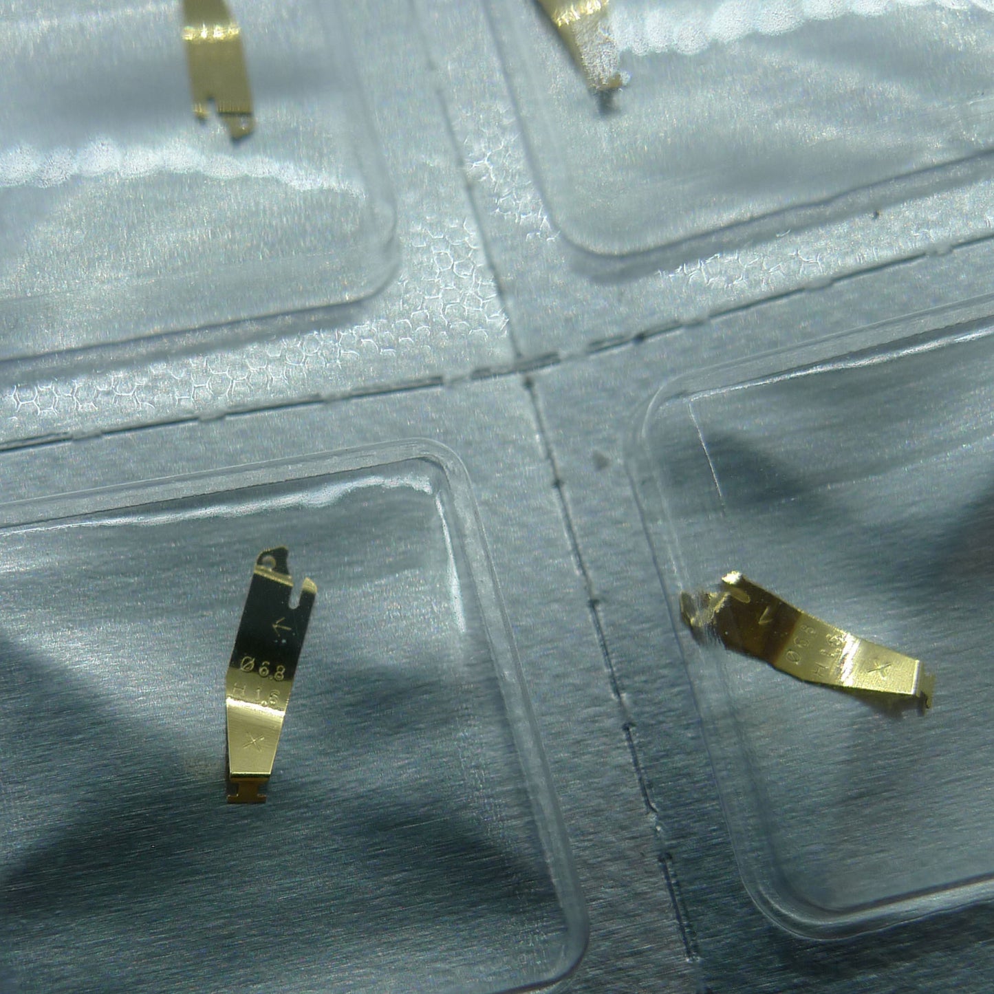 Wholesale ETA976.001 battery fixing plate for quartz watch movements, ideal for precision watch repairs.