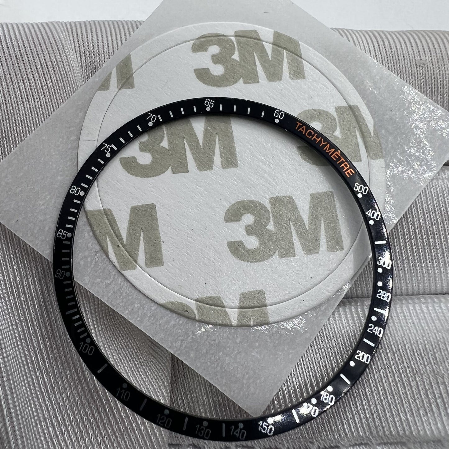 38,5 mm Uhrenlünette aus Aluminiumlegierung, schwarzer Ring + weiße Schrift für Omega Speedmaster