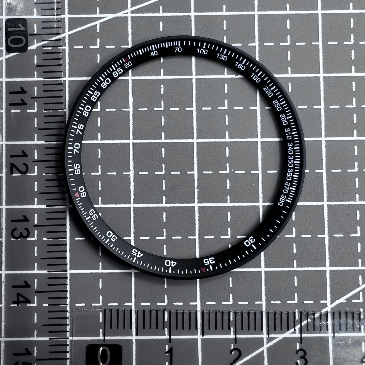 Schwarzer Metallring 37x31,5x1,7 mm, modifiziert f�r Watch Accessories, langlebig und stilvoll.