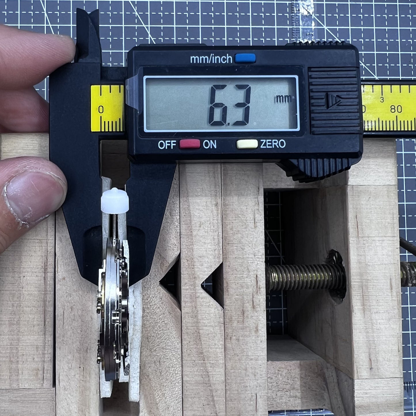 Multifunktionales automatisches mechanisches Uhrwerk mit Doppelunruh