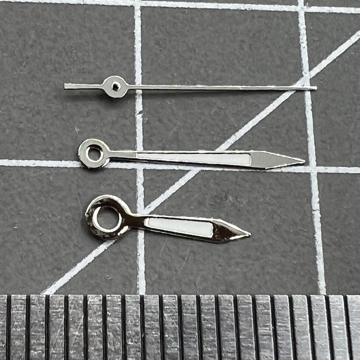 Aiguilles de montre lumineuses argentées et vertes de 12 mm pour mouvement à quartz Ronda 515.